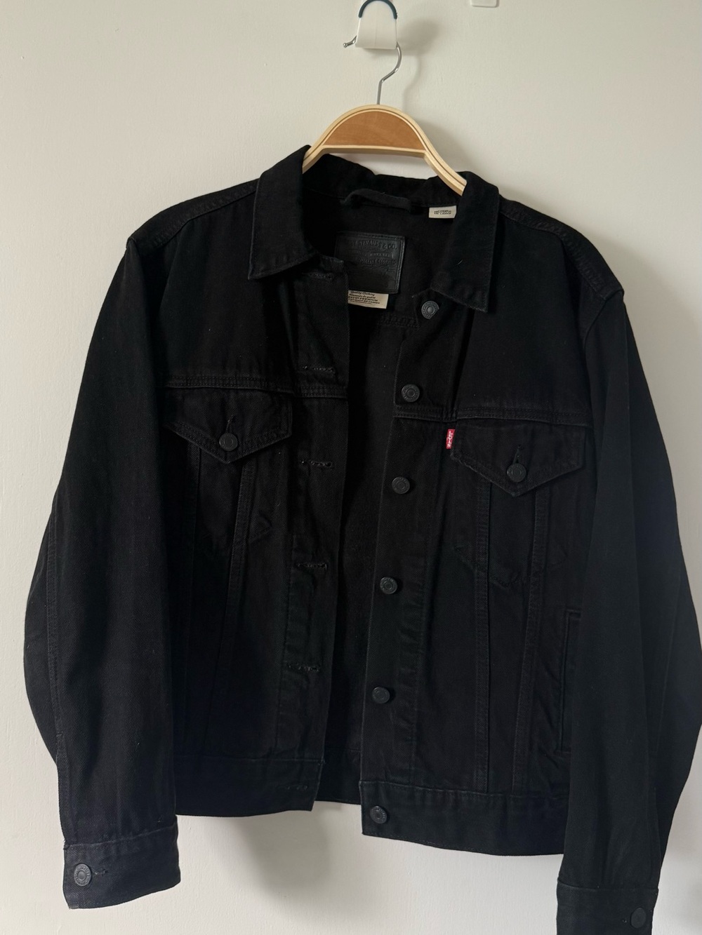 Women’s Levis Black Denim Jacket - Classic Style